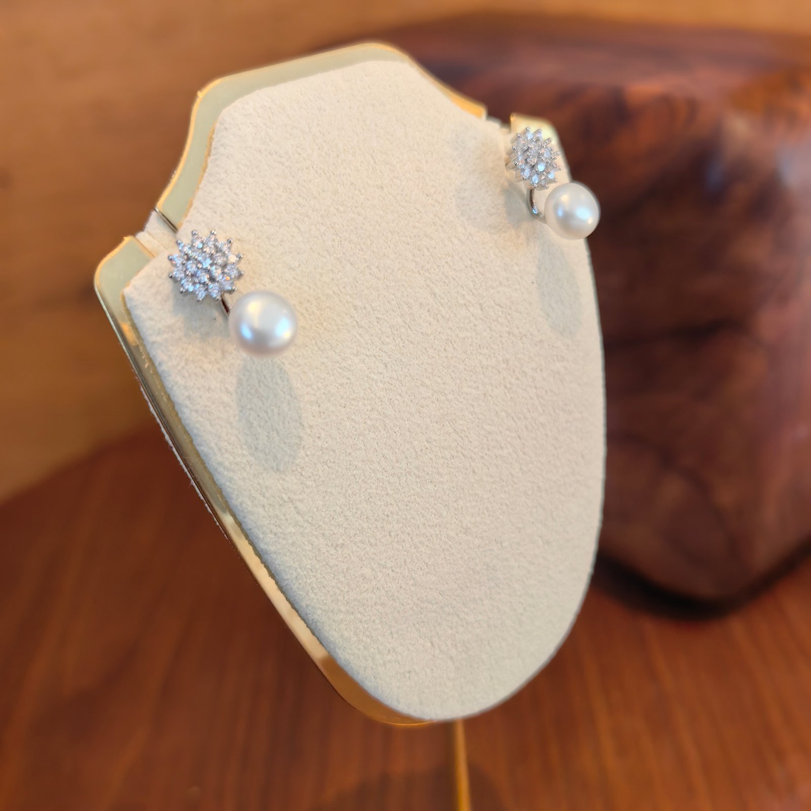 雪光白珍珠雪花镶钻两戴耳环