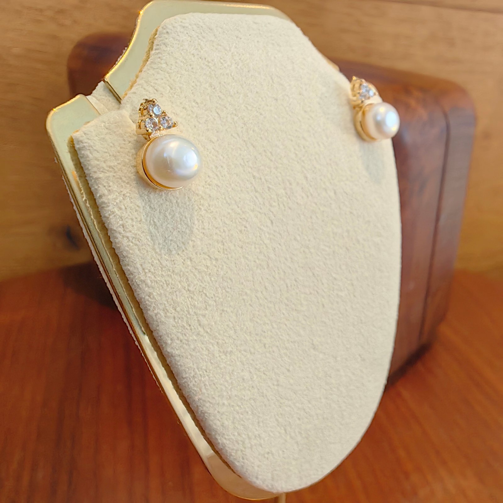 金顶白珍珠轻奢耳环