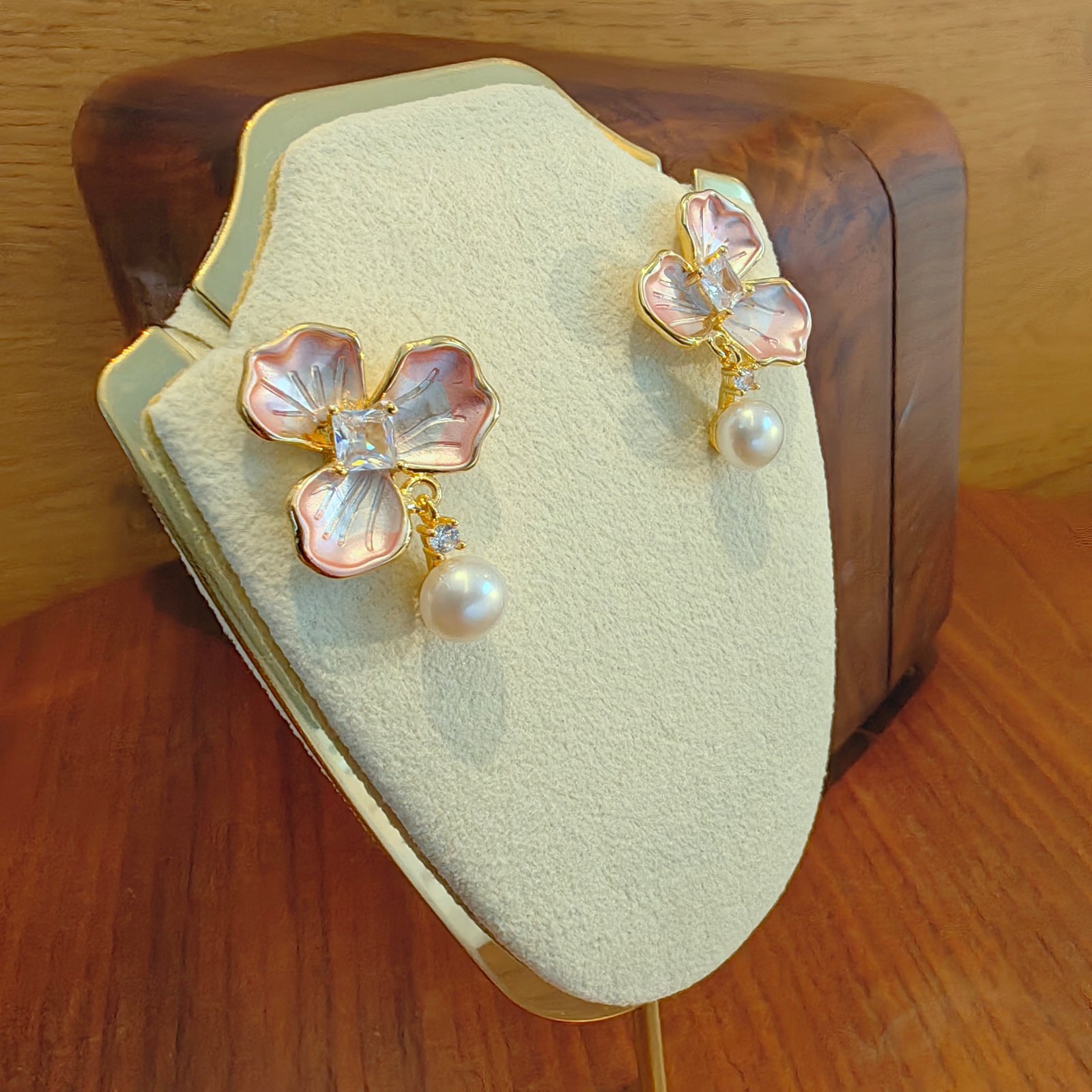 渐变粉白花珍珠轻奢耳环