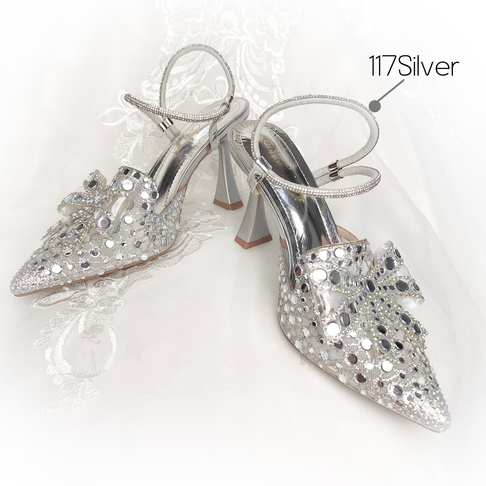 蝴蝶结彩钻尖头粗跟晚宴鞋