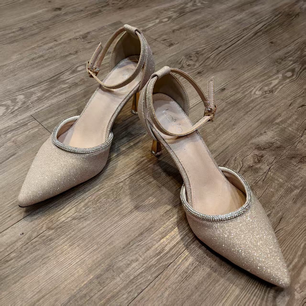 轻奢闪钻尖头一字带晚宴鞋