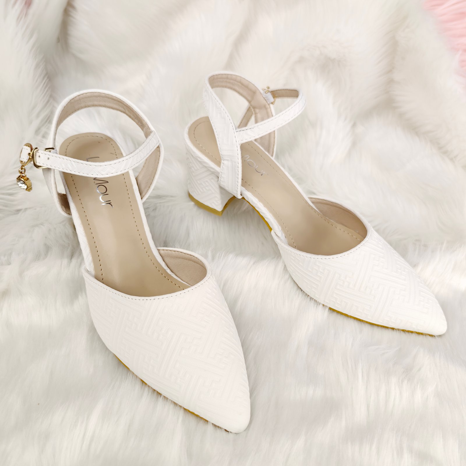 [EN] One-Strap Block Heel Pointed Toe Banquet Shoes[CN] 一字带粗跟尖头晚宴鞋